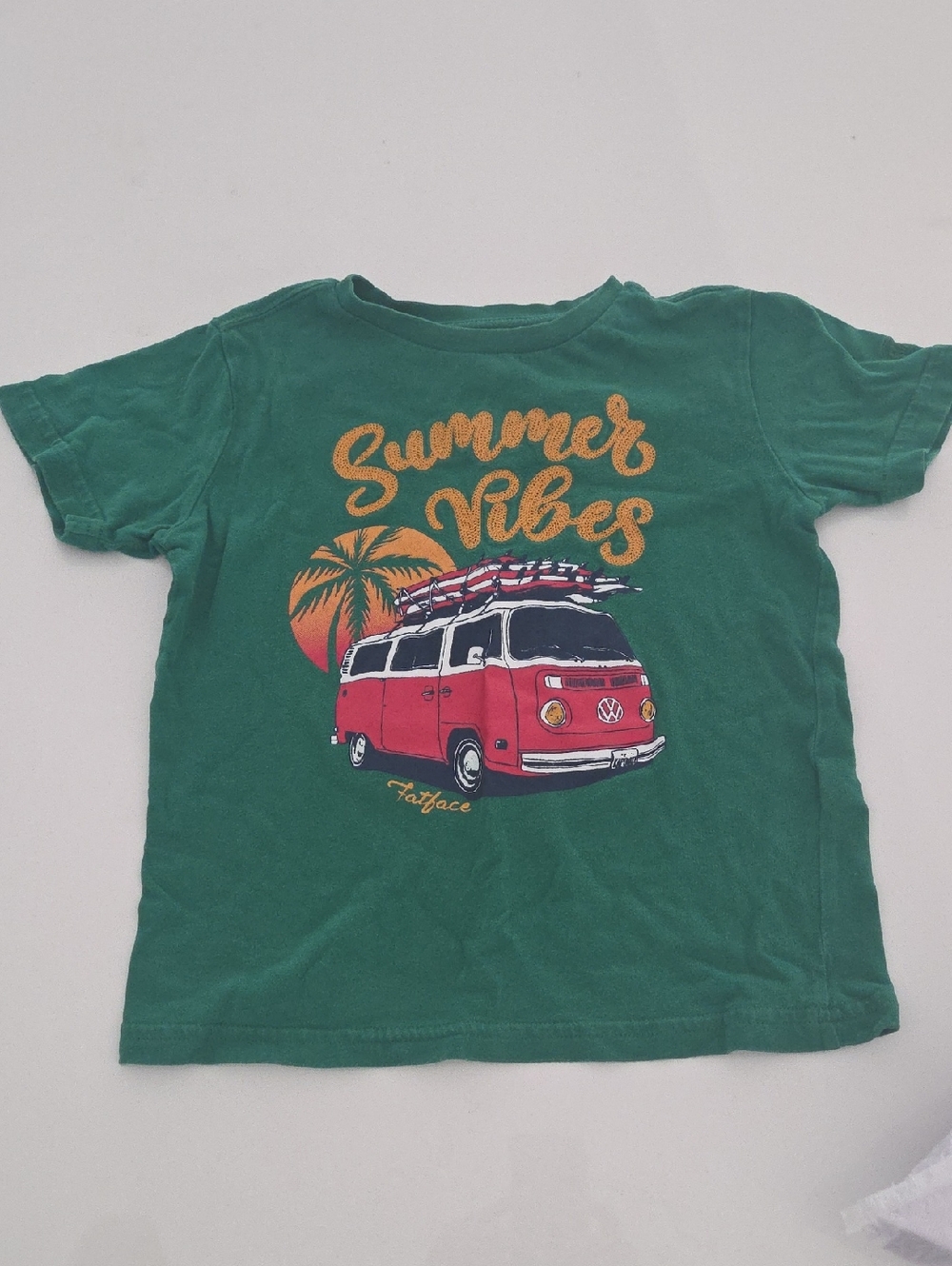 Fat Face Green Tee with Red Van "Summer Vibes" Graphic Embrodied Size 4/5T